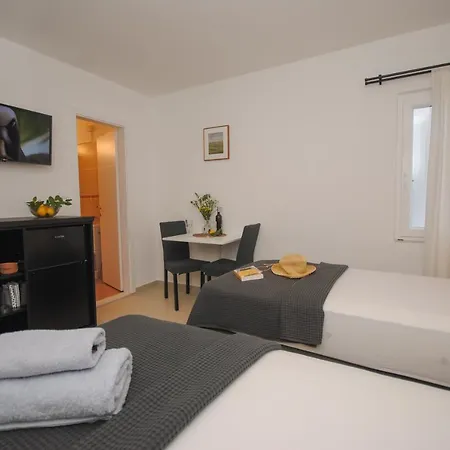 ゲストハウス Dilk 3*