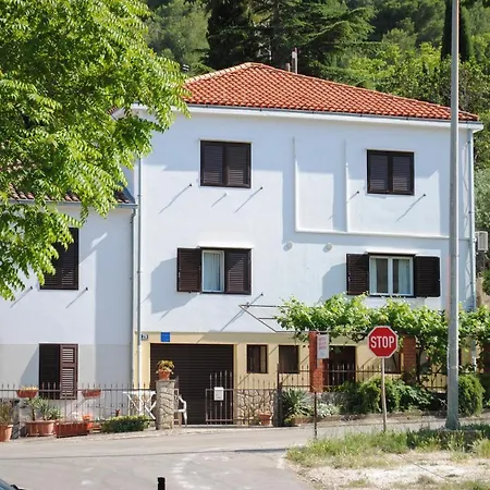 Dilk Gostinjska kuća Vis