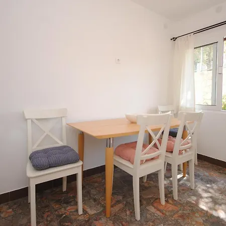 Dilk Gostinjska kuća 3*